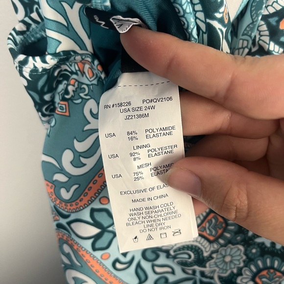 Jantzen Surplice Maillot One-Piece Swimsuit Blue Medallion and Skirt Size 24W - Picture 8 of 16